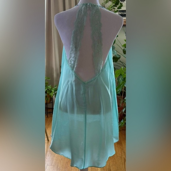 Victoria’s Secret Lace Trim Slip - Picture 1 of 9